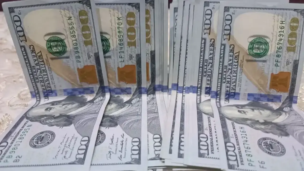 تأثير تقلبات السوق السوداء على سعر الدولار في العراق اليوم